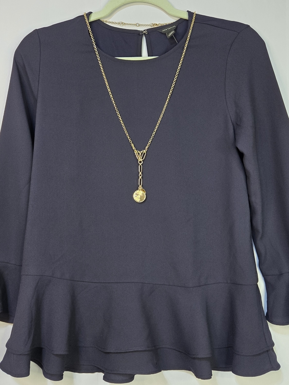 ANN TAYLOR Size XS WOMEN'S Clasaic Navy peplum L/Sl blouse with tiered hem, NWT
